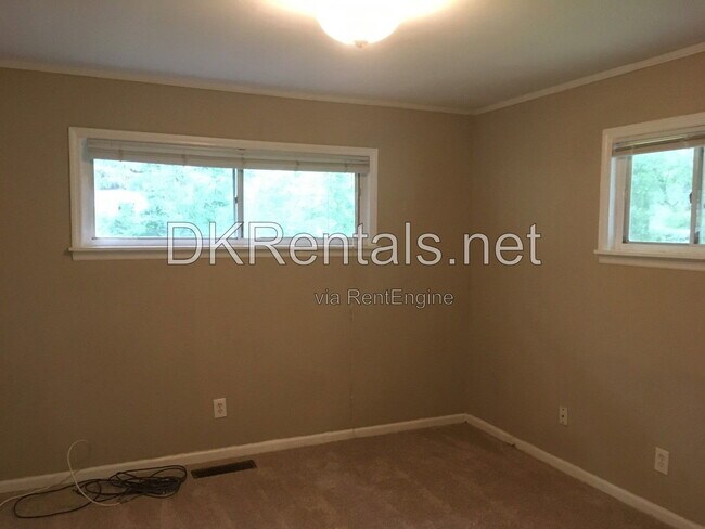 Building Photo - 808 Meadow Pl