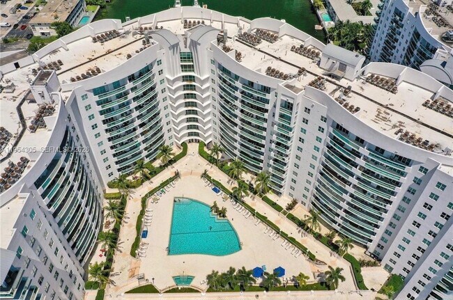 Building Photo - 7900 Harbor Island Dr