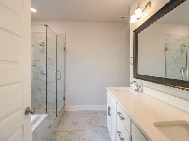 Building Photo - Reduced Rental Rate with $200 Rent Credit for 12 Months!