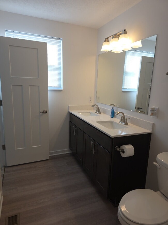 Building Photo - "Spacious 3-Bedroom Townhouse with 2.5 Baths in Columbus – 1856 Sq. Ft. of Comfort and Style!"