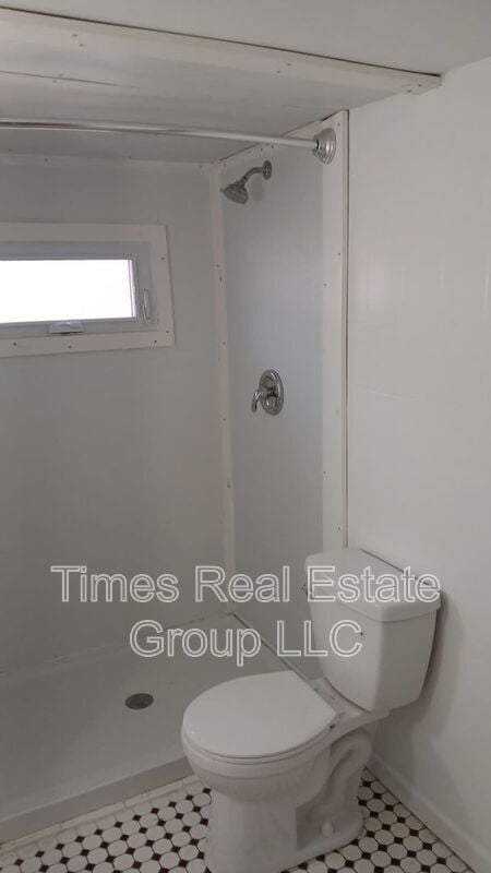 Building Photo - 1994 Creek Rd