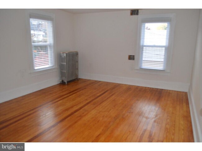 Building Photo - 117 Magnolia St