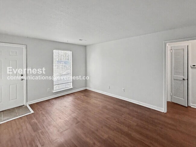 Building Photo - 248 Foxglen Rd