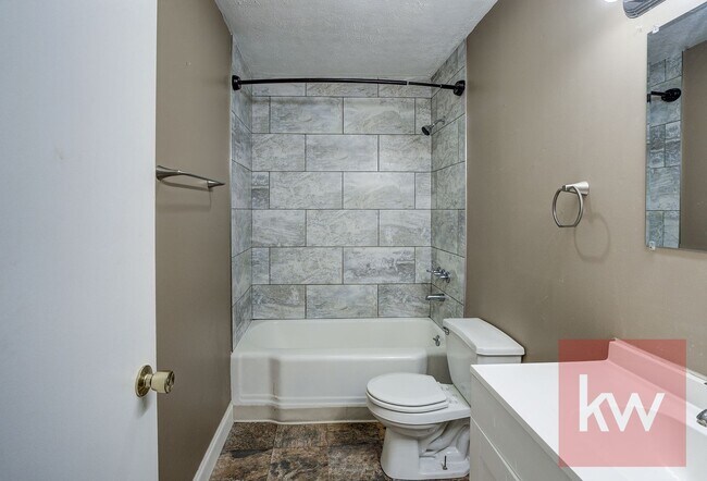 Building Photo - 314 Wilson Ave