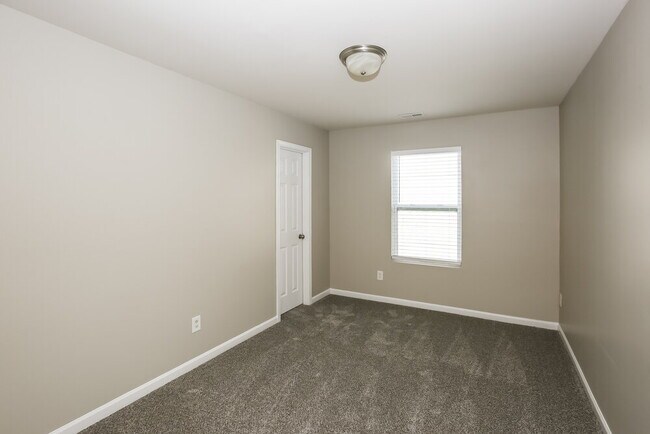 Building Photo - 5521 Twin Brook Dr