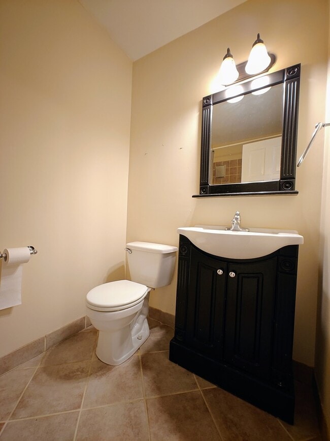 Building Photo - 1296 E Washington St