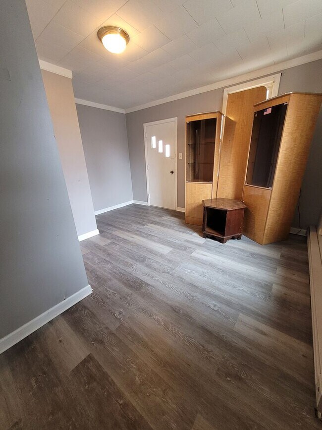 Building Photo - 127 Schoolhouse Rd