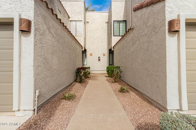Building Photo - 10115 E Mountain View Rd
