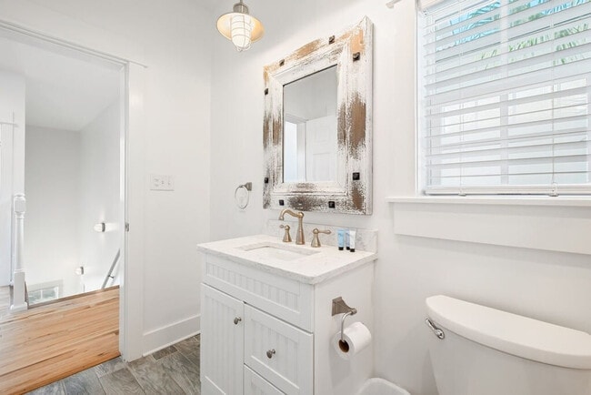 Building Photo - 110 E Blue Crab Loop