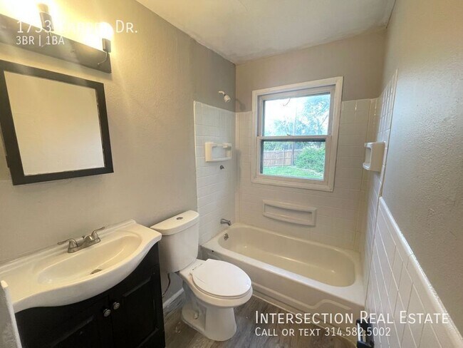 Building Photo - 1733 Kappel Dr