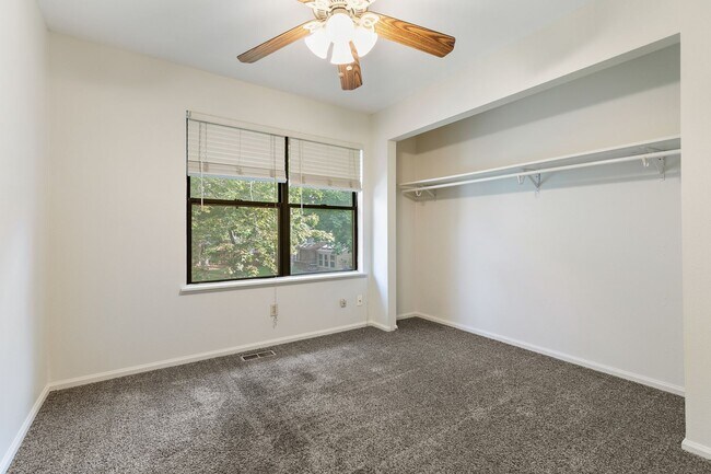Building Photo - 1090 Sundering Dr