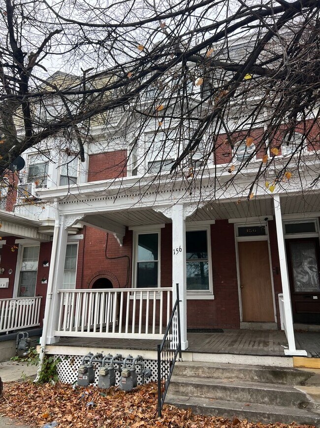 Primary Photo - 156 S Richland Ave