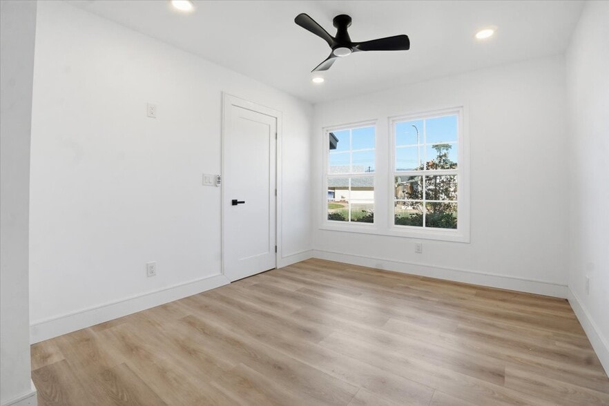 Building Photo - 1410 Pleasantview Dr