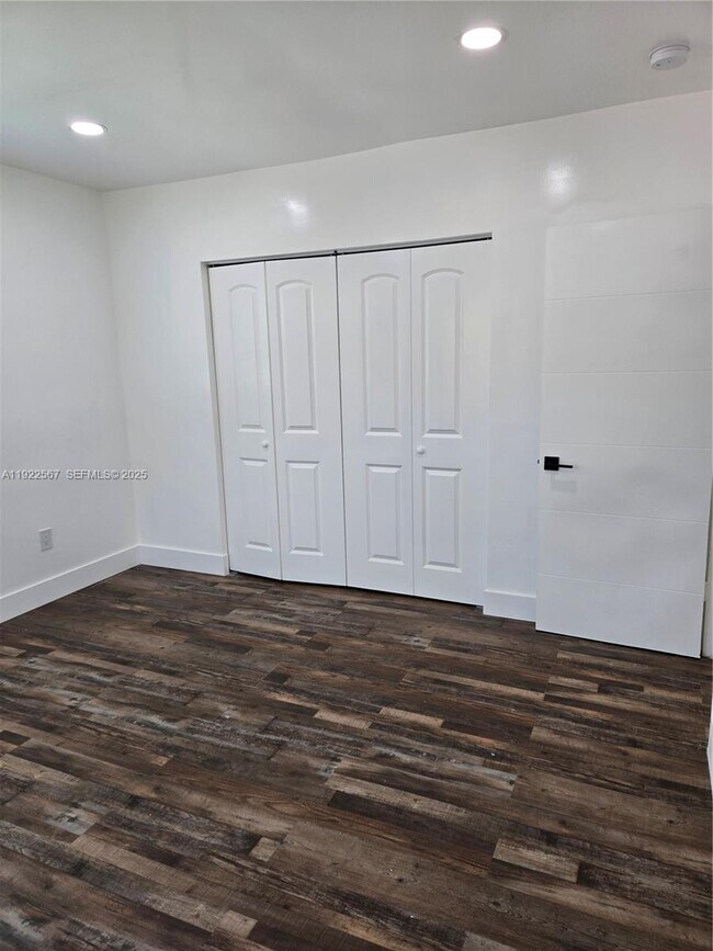 Building Photo - 987 NE 145th St