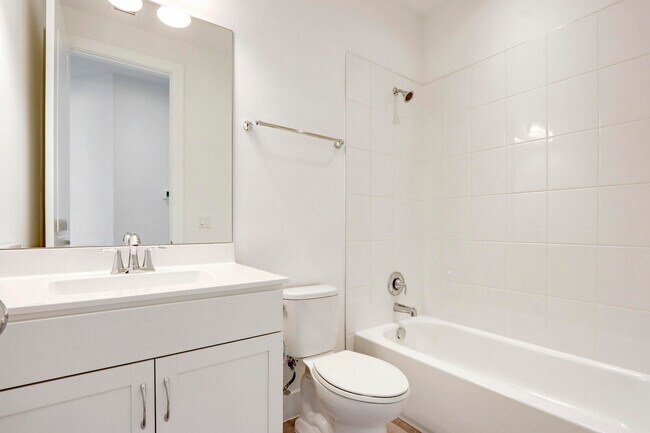 Building Photo - 12556 Gross Pointe Dr