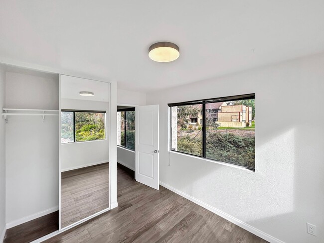 Building Photo - Beautiful 3BD/3BA W/ Attached Garage and In-Unit Laundry in La Jolla!