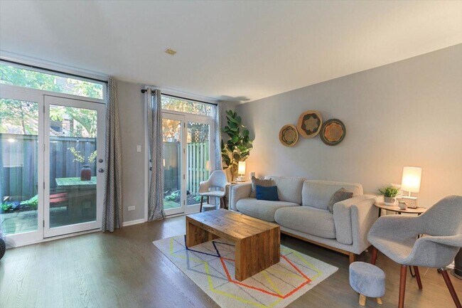 Primary Photo - 2 bedroom in Chicago IL 60614