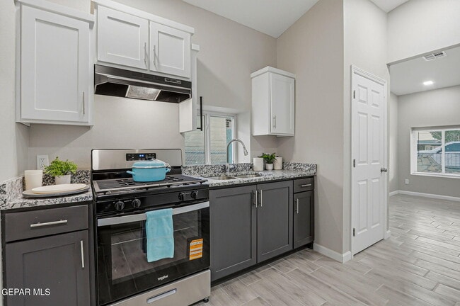 Building Photo - 9207 Santa Rosalia Ct