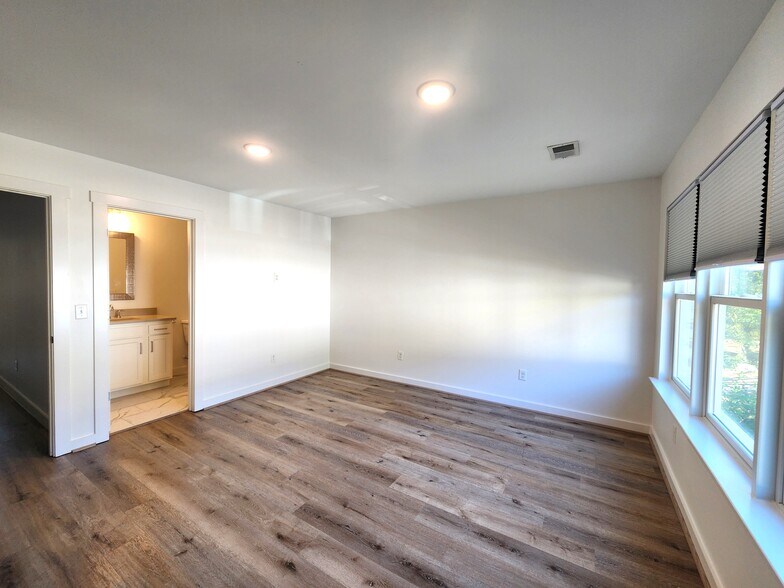 Building Photo - 1719 13th Ct S