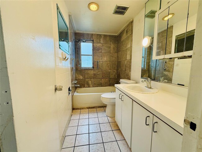 Building Photo - 164 Tradewinds Dr NW