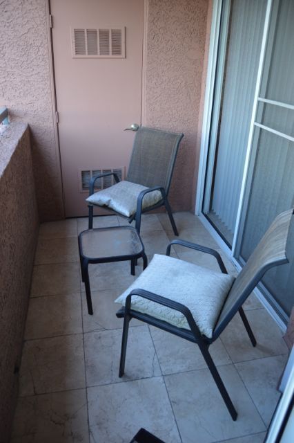 Building Photo - Meridian Upgraded Top Floor 1 Bed | 1 Bath Unit (Vinyl Flooring in Bedroom Area)