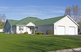 Building Photo - Cottage Court