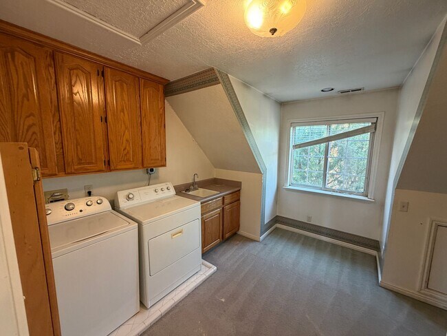 Building Photo - 479 S Palisade Dr