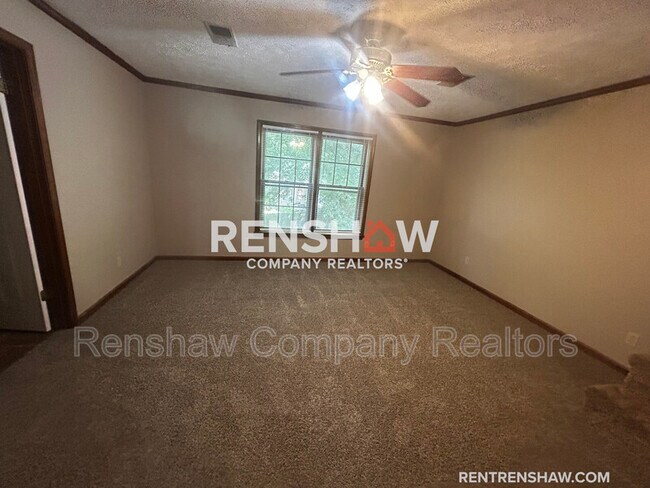 Building Photo - 10 Dawn Pl