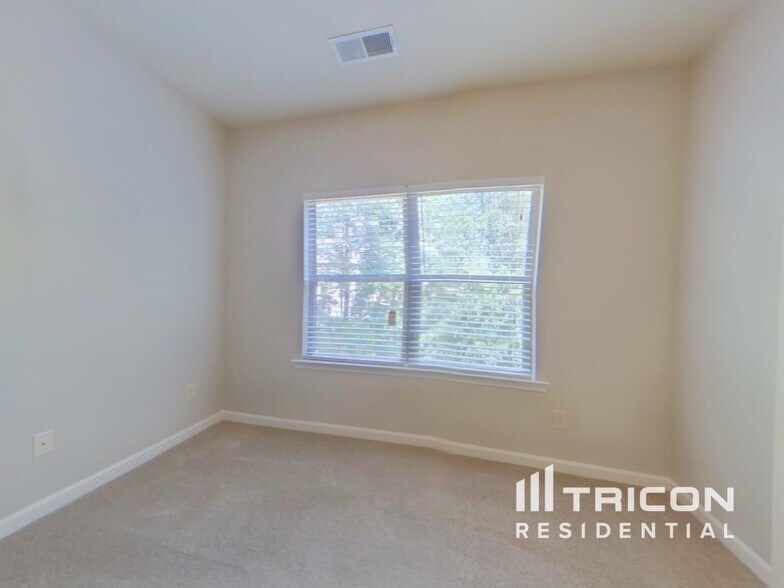 Building Photo - 349 Oatgrass Dr