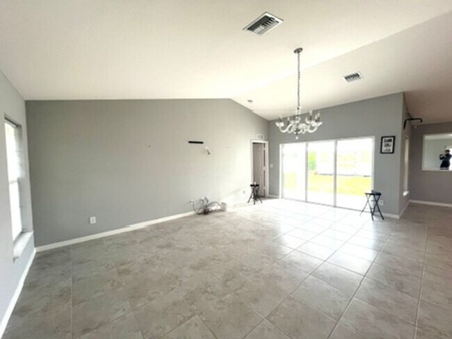 Building Photo - For Rent: Beautiful 3-Bedroom, 2-Bathroom ...