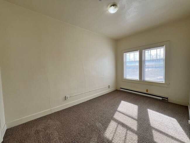 Building Photo - 652-652 W Lander St