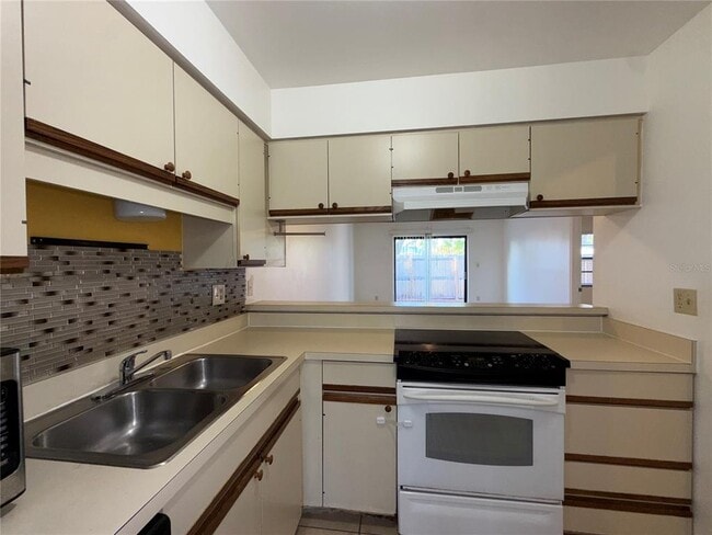 Building Photo - 2011 Caribbean Dr N