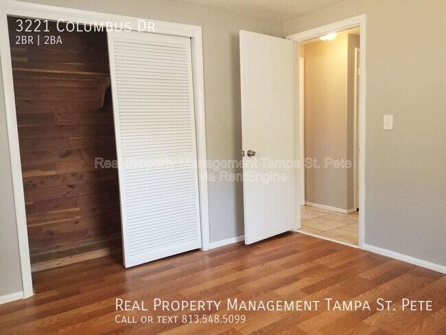 Building Photo - 3221 Columbus Dr