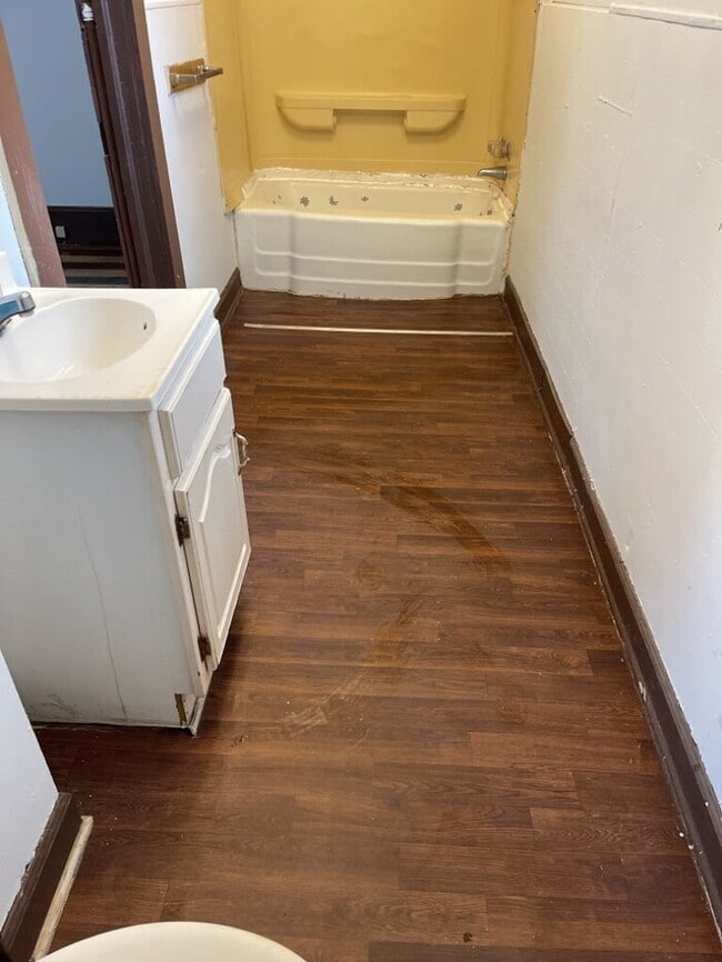 Building Photo - "Charming 2-Bed Home with Hardwood Floors in Laurens, SC!"