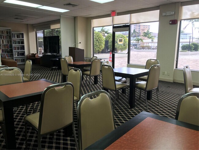 Building Photo - 1865 S Ocean Dr