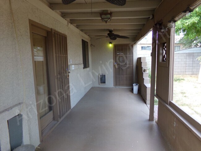 Building Photo - ADORABLE 2 BEDROOM 1 BATHROOM HOME