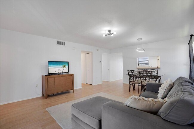 Building Photo - 2415 Bayshore Gardens Pkwy
