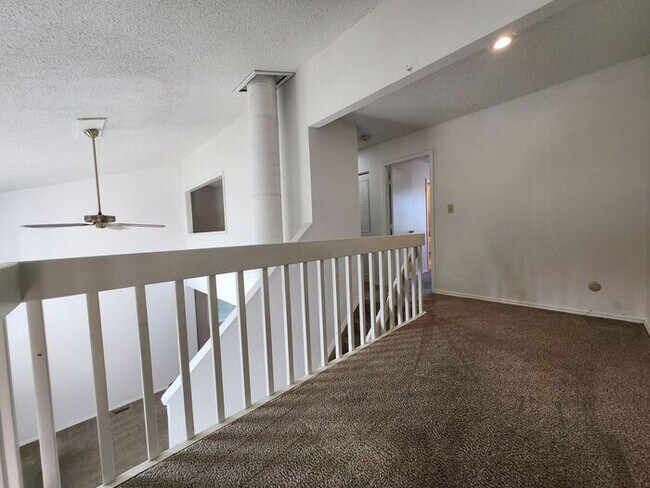 Building Photo - Stunning 3-bedroom, 2-bathroom Condo located in Monument!