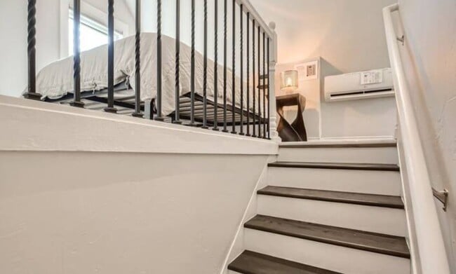 Building Photo - 3045 Meade St