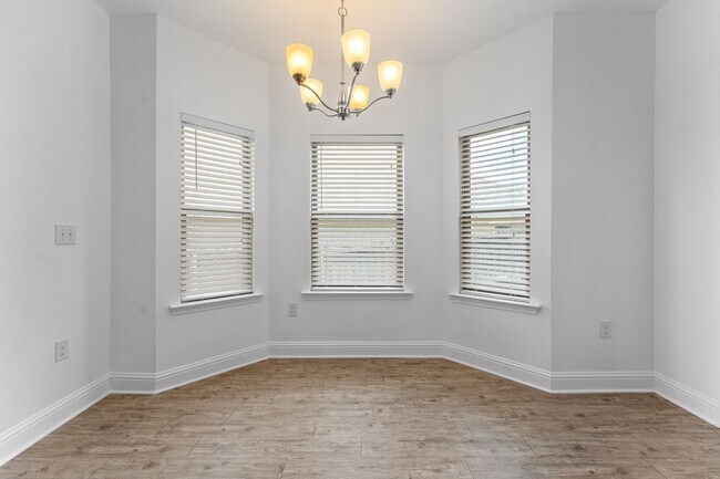 Building Photo - 27320 Lashay Dr
