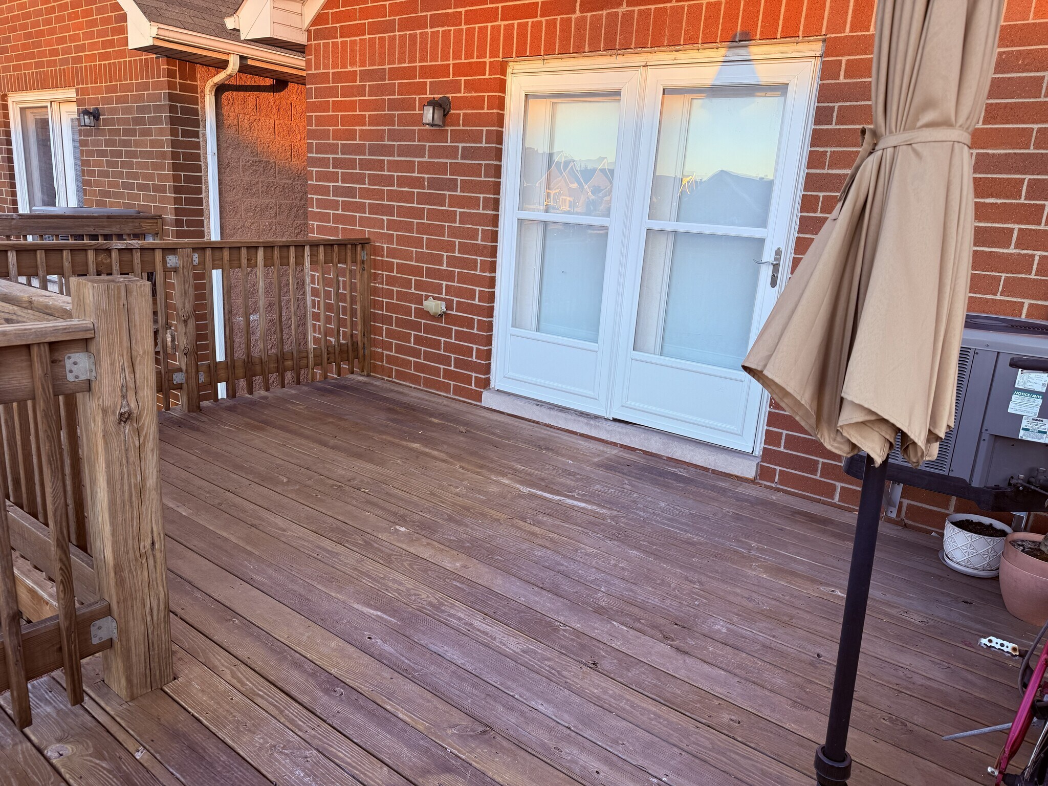 Deck - 1154 N Howe St