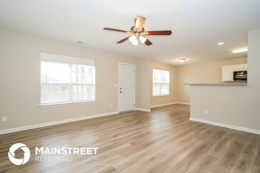 Building Photo - 1240 Maple Ridge Dr