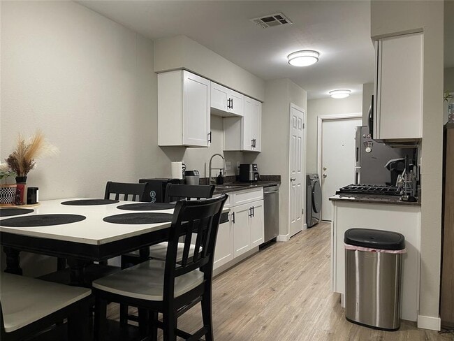 Building Photo - 5004 Mashie Cove