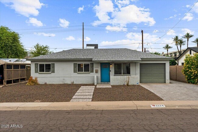 Primary Photo - 2224 E Sells Dr