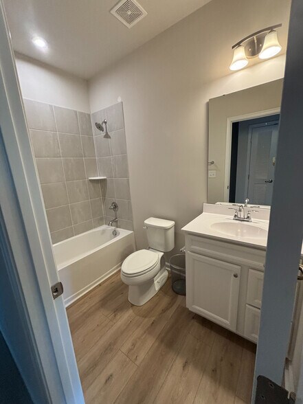 Building Photo - Room in Townhome on Beeler Ln