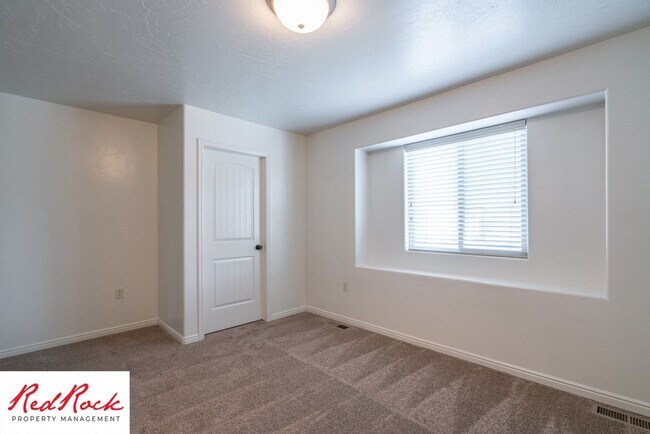 Building Photo - 2075 S Sir Monte Dr