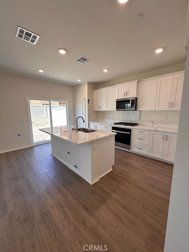 Building Photo - 27550 Brodiaea Ave