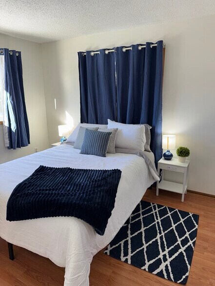 Building Photo - 1006 Oak St