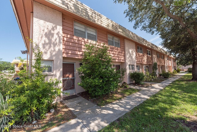 Primary Photo - 2511 Country Club Dr