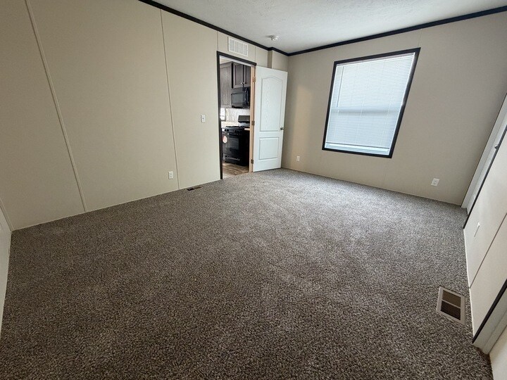 Building Photo - 16011 Villaire Ave